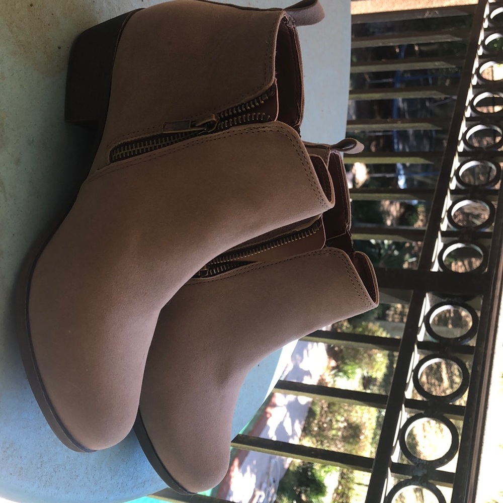 Dunes Women’s Booties- Size 9